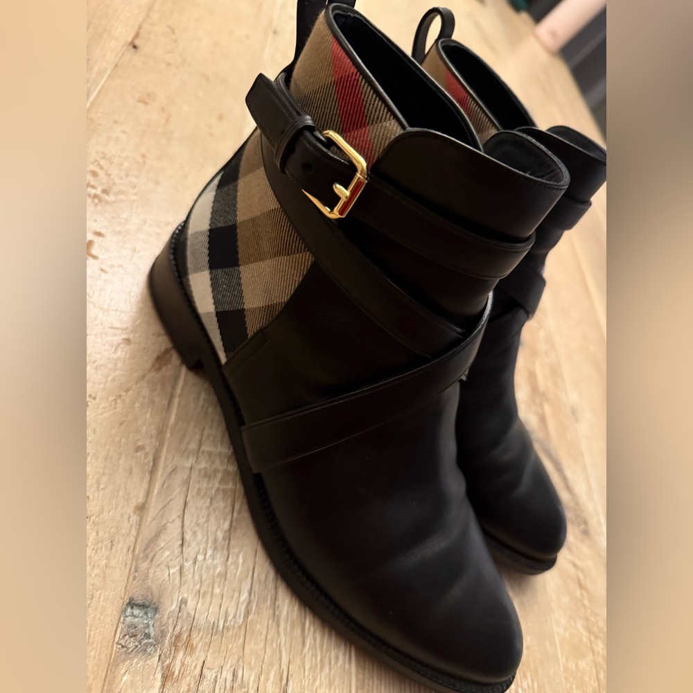 BURBERRY Pryle House Check & Leather Equestrian Ankle Boots 39.5 / 9 - Picture 4 of 15